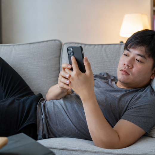 Tại Sao Công Nghệ Hiện Đại Lại Khiến Con Người Cảm Thấy Trống Rỗng?