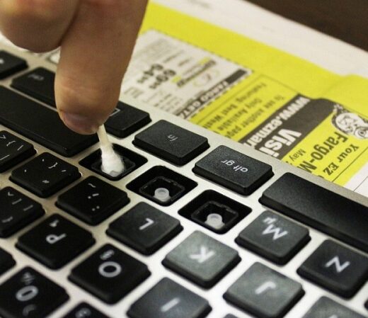 Cách Vệ Sinh Bàn Phím Laptop Để Bảo Đảm Hiệu Suất Tốt Nhất