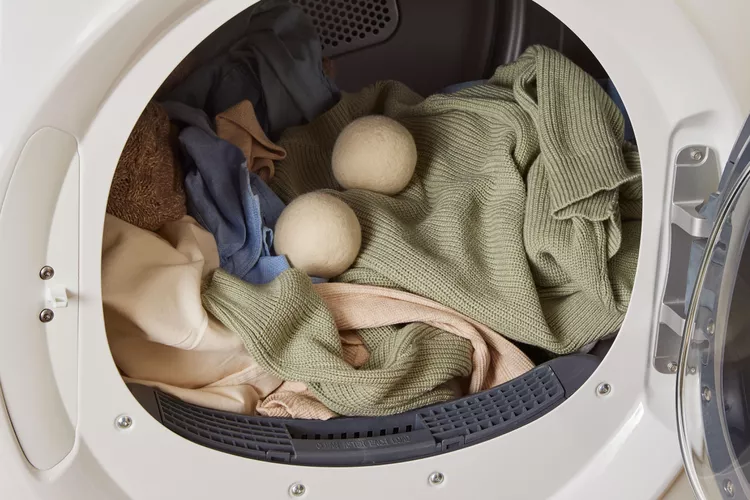 Bóng Sấy Quần Áo: Giải Pháp Thân Thiện Cho Quần Áo Khô Nhẹ Nhàng Hơn