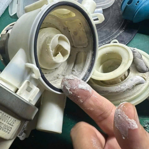 Lý Do Máy Rửa Bát Cần Đến Muối, Chất Rửa Và Nước Bóng