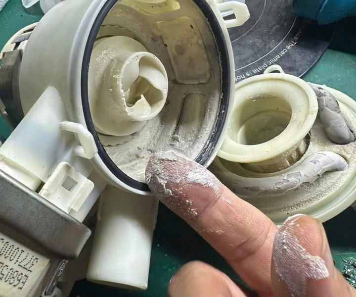 Lý Do Máy Rửa Bát Cần Đến Muối, Chất Rửa Và Nước Bóng