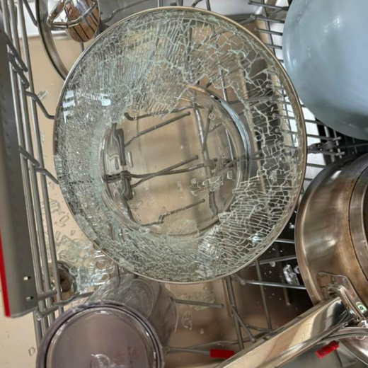 Nguyên Nhân Khiến Vung Kính Nồi Vỡ Trong Máy Rửa Bát