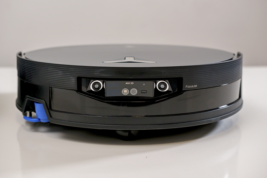 Cận Cảnh Robot Hút Bụi Đầu Tiên Tại Việt Nam Với Công Nghệ Phun Nước Mới