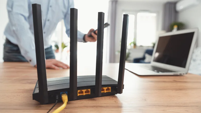 Tại Sao Bạn Nên Tránh Sử Dụng Bộ Định Tuyến Của Nhà Cung Cấp Internet?