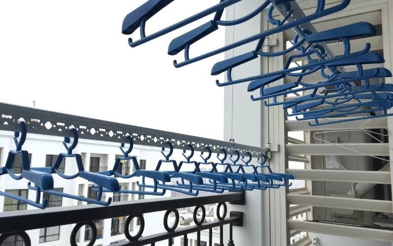 Cách Chọn Cây Phơi Đồ Phù Hợp Đối Với Gia Đình Bạn 1 Cây phơi đồ trong nhà