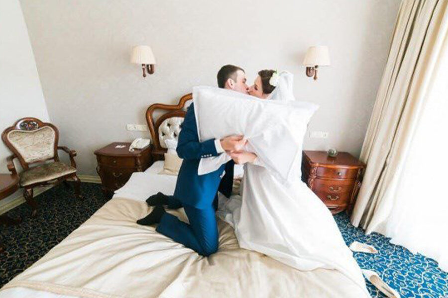 Chọn Chăn Ga Gối Ngày Cưới: Bí Quyết Để Hạnh Phúc Bền Lâu