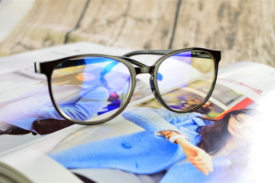 Hướng Dẫn Chọn Tròng Kính Chống Ánh Sáng Xanh Đúng Cách